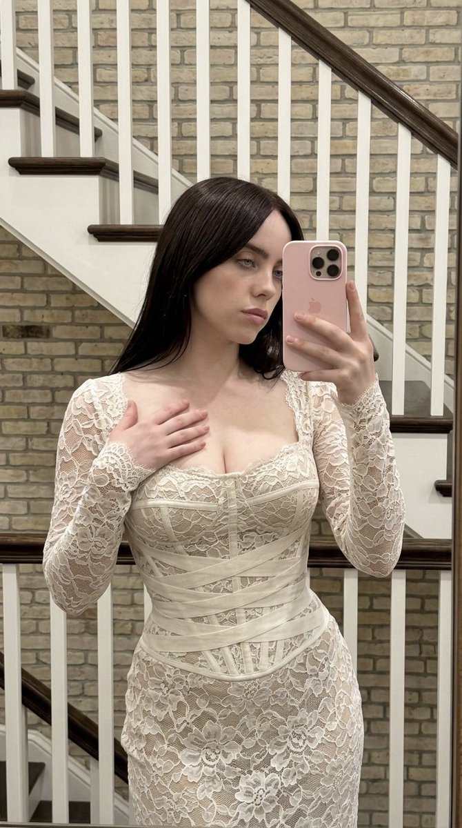 Billie Eilish Floral Dantel Selfie Promptu